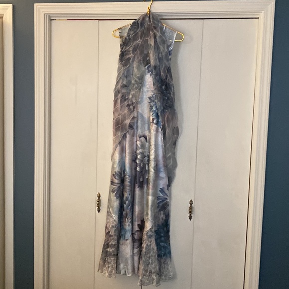 Long dress with shawl - Picture 3 of 3